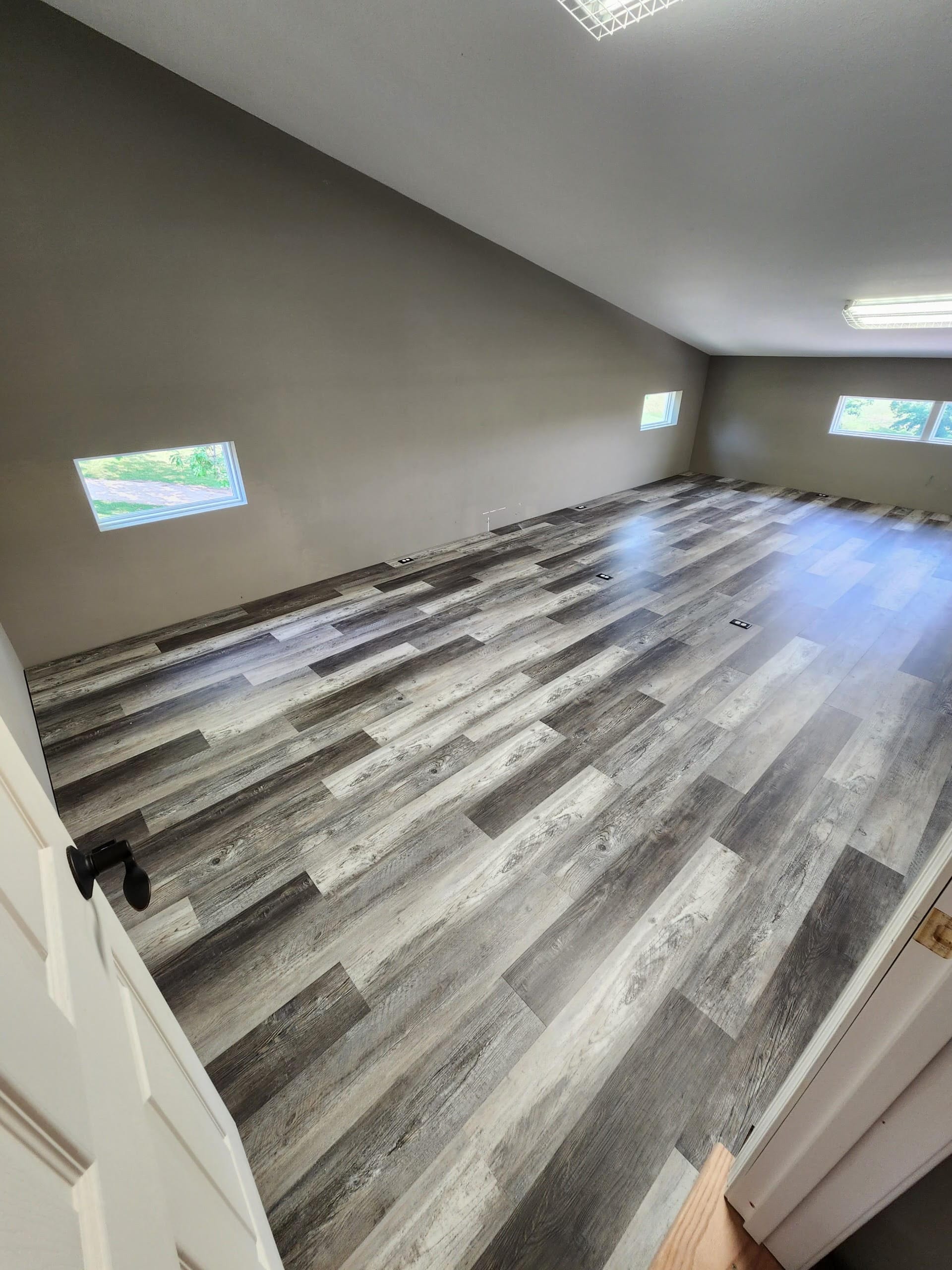 Farmhouse Flooring Showroom And Flooring Installation Help In Rolla, Mo